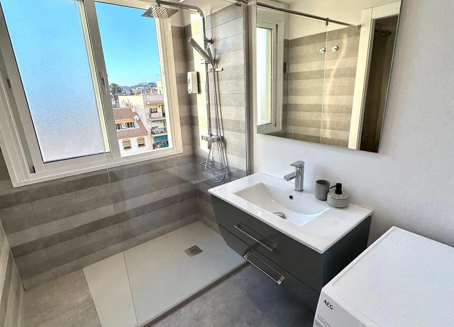 Horizonte 3 Charming Apartment With Breathtaking Sea View At First Line Of Fuengirola Beach
